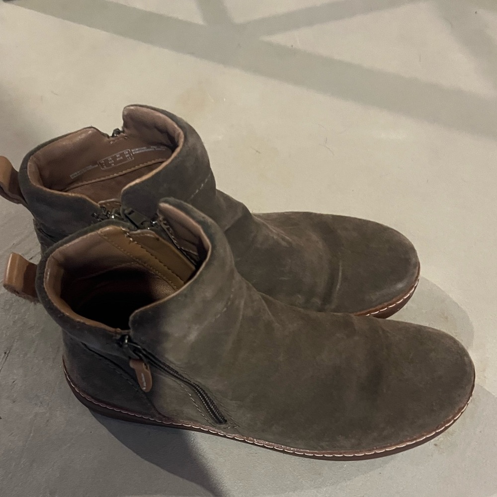 Suede boots